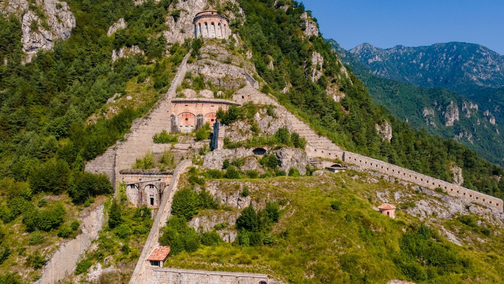 Trekking alla scoperta della Roca d'Anfo